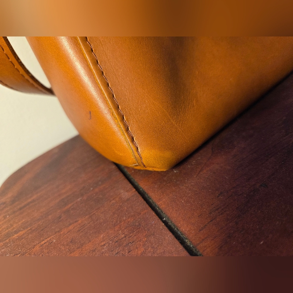 Portland Leather Tan Shoulder Bag - Picture 12 of 16